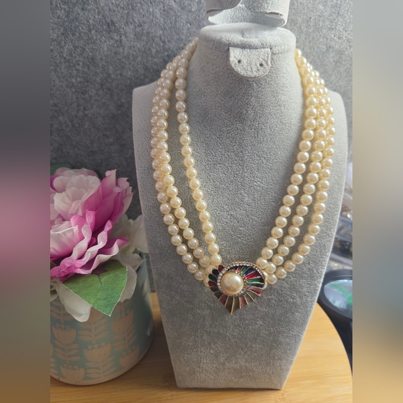 Jewelry - Pearl 3 Layer Necklace with Colorful Pendant